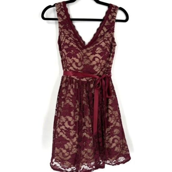 NWT B Darlin Dress Lace Overlay Fit And Flare Dress Burgundy Juniors Size 3/4 - Picture 1 of 13